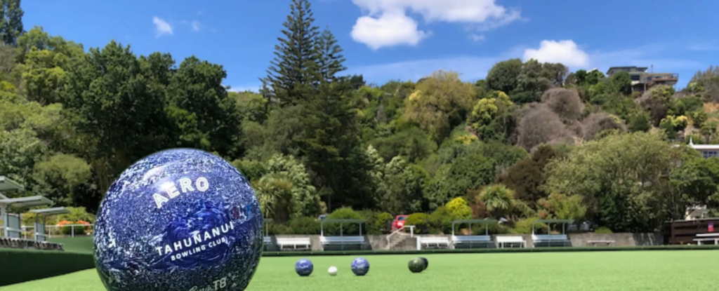 bowls-on-green